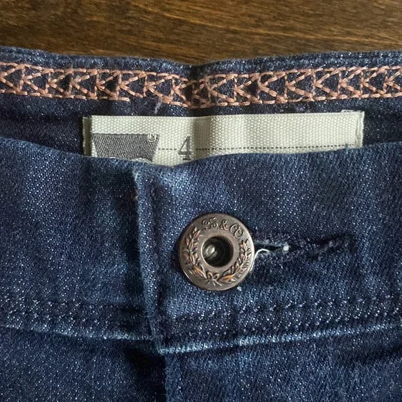 Levi’s Dark Denim Mid Rise Shorts sz 4 - Picture 2 of 6